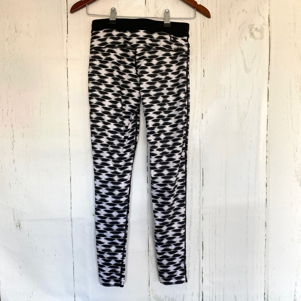 NIKE Women’s Relay Printed Crop Legging Black White Extra Small XS - Picture 5 of 14